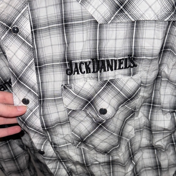 Wrangler Jack Daniel’s Black and White Plaid Shirt - Picture 2 of 5